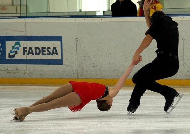 Aritz Maestu prueba fortuna con Veronika Grigoreva - HIELO ESPAÑOL