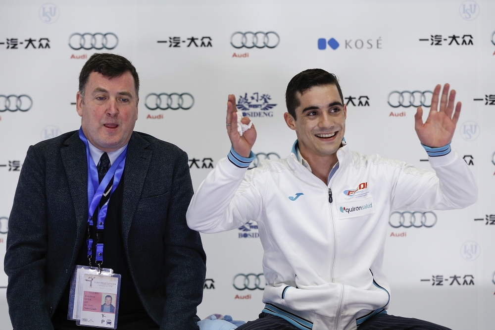 Javier Fernández vence en Pekín, doblegando a la ‘máquina de cuádruples' Jing - HIELO ESPAÑOL