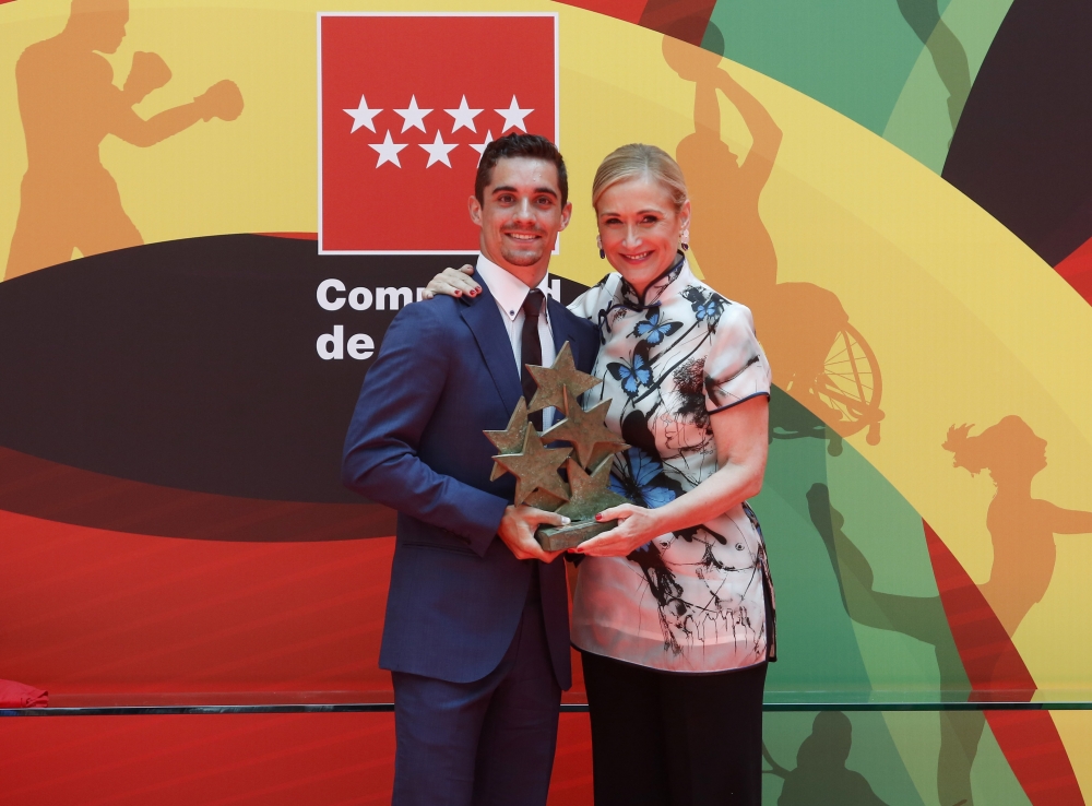 Javier Fernández recibe el premio “7 Estrellas” - HIELO ESPAÑOL