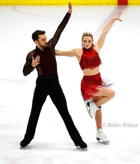 Olivia Smart & Adriá Díaz brillan en su debut en el Grand Prix - HIELO ESPAÑOL