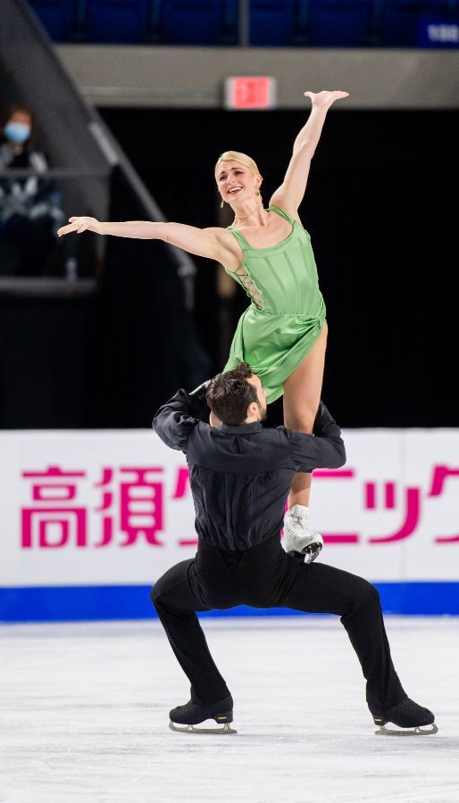 Olivia Smart & Adrián Díaz se cuelgan su primera medalla en un Grand Prix - HIELO ESPAÑOL