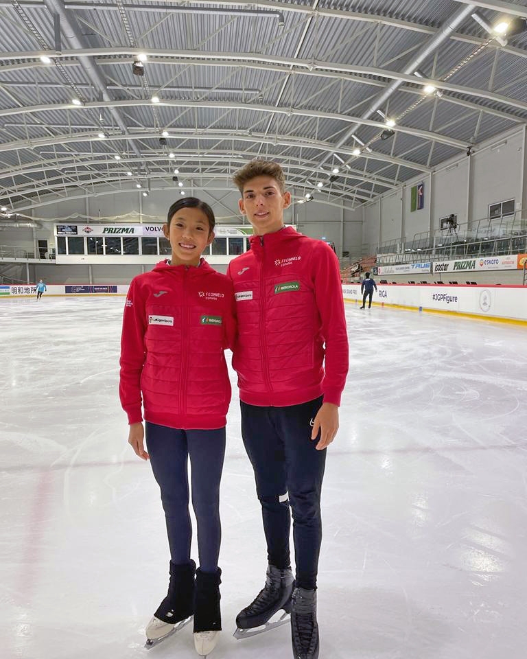 Carolina Campillo & Miguel Martos debutan en el Junior Grand Prix - HIELO ESPAÑOL