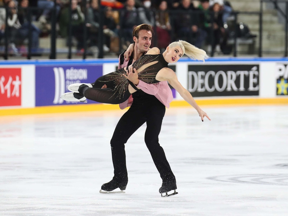 Olivia Smart & Tim Dieck concluyen octavos en el Grand Prix de Francia - HIELO ESPAÑOL